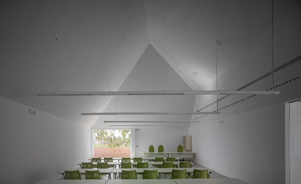 NGNP-arquitectos-CID-centre-spain-designboom-04.jpg