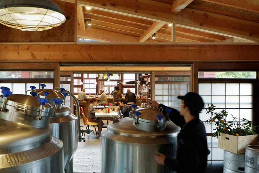 hiroshi-nakamura-NAP-architects-kamikatz-public-house-micro-brewery-japan-designboom-09 (1).jpg