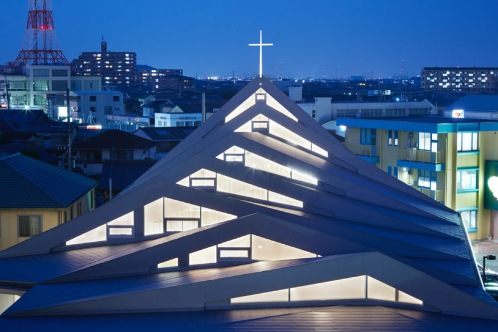 alphaville-catholic-church-suzuka-japan-designboom-02.jpg