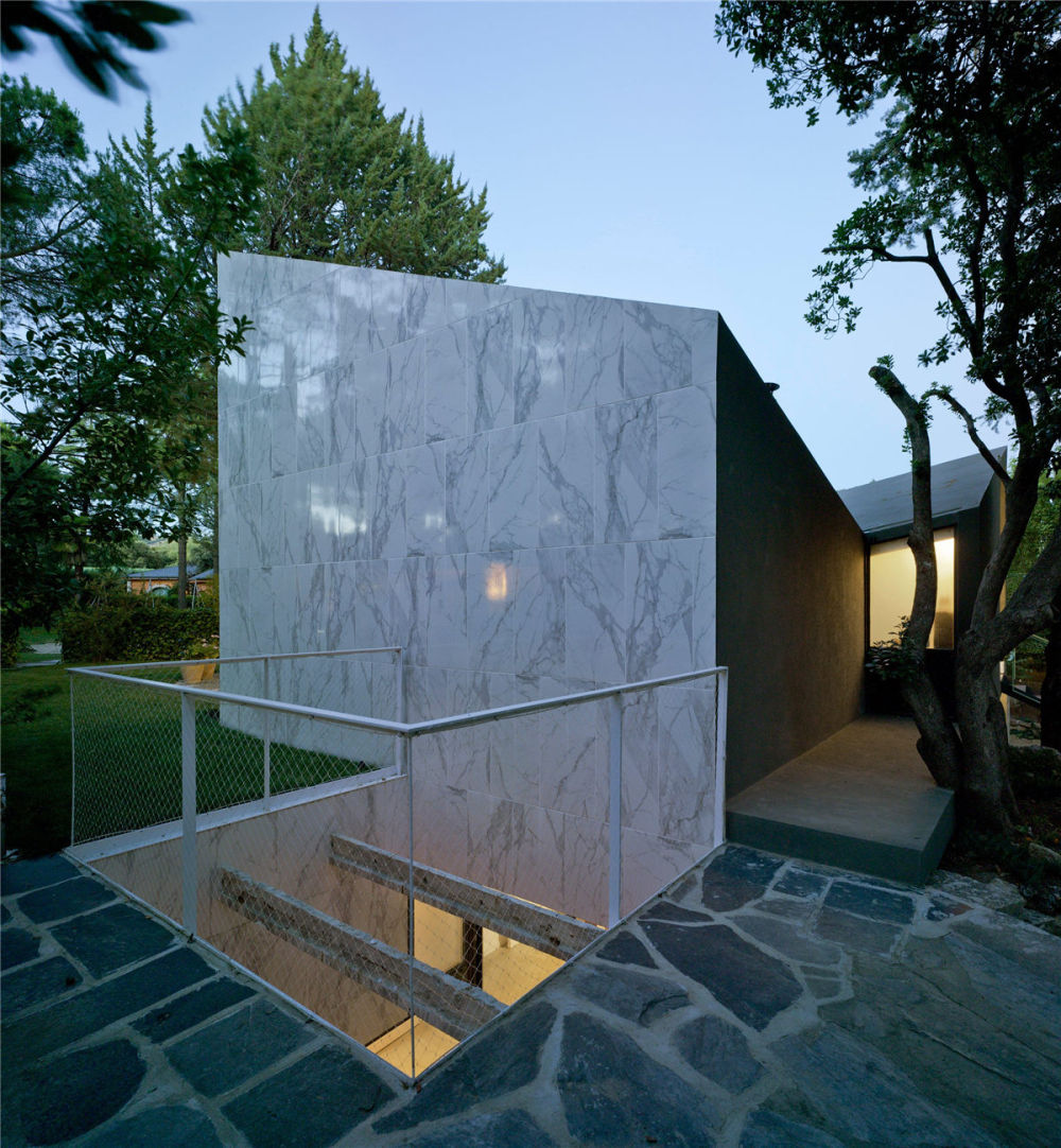 house-madrid-single-house-water-cistern-residential-spain-valdivieso-arquitectos-architecture_dezeen_2364_col_4.jpg